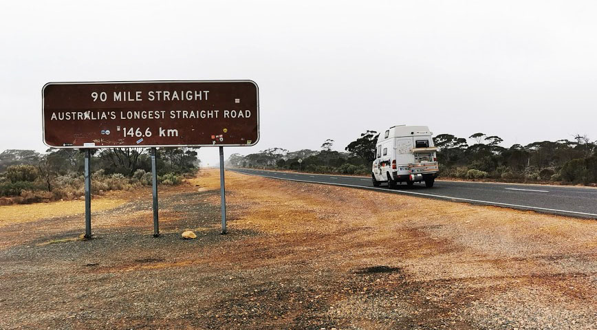 Die längste gerade Straße Australiens